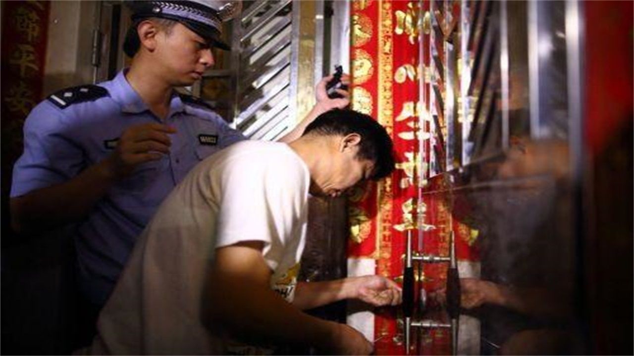 成都请开锁师傅开了锁后，师傅为什么一般都不进门，就算主人请也不进去？